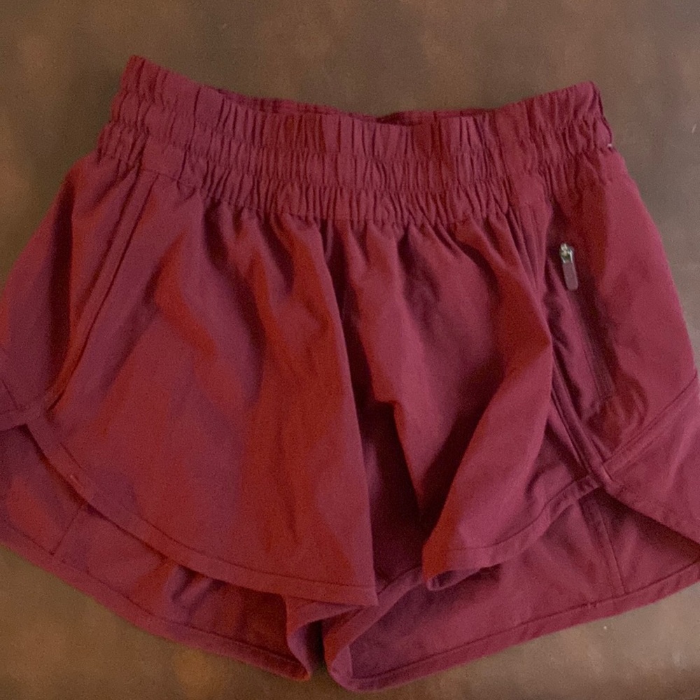 Lululemon Hotty Hot 4inch Shorts size 6